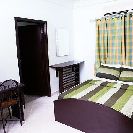 Maxwell Court Apartments Accra Buitenkant foto