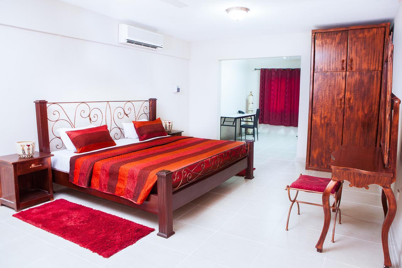 Maxwell Court Apartments Accra Buitenkant foto