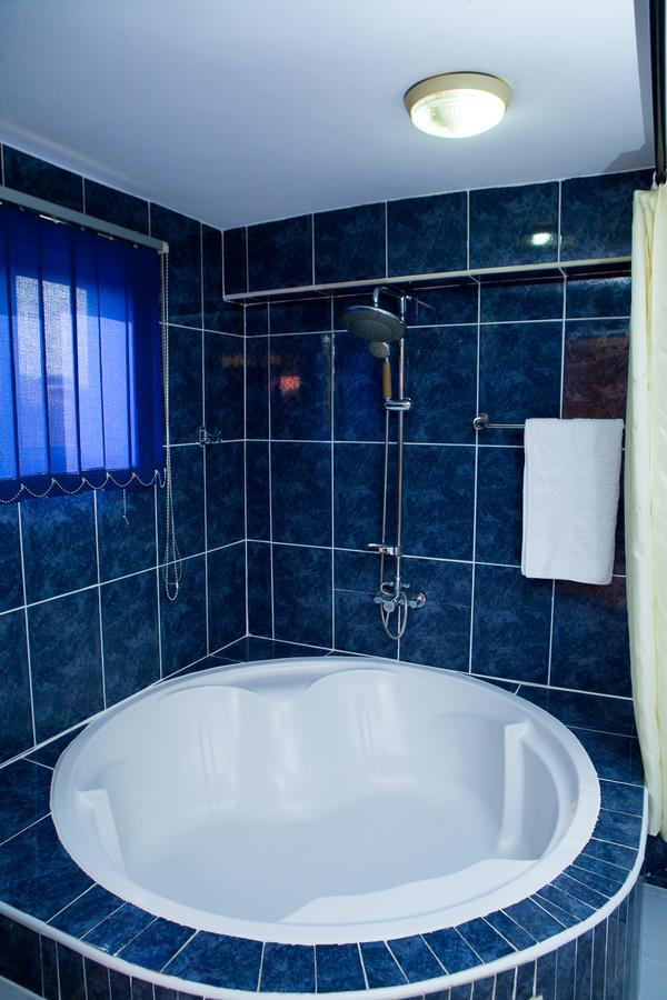 Maxwell Court Apartments Accra Buitenkant foto