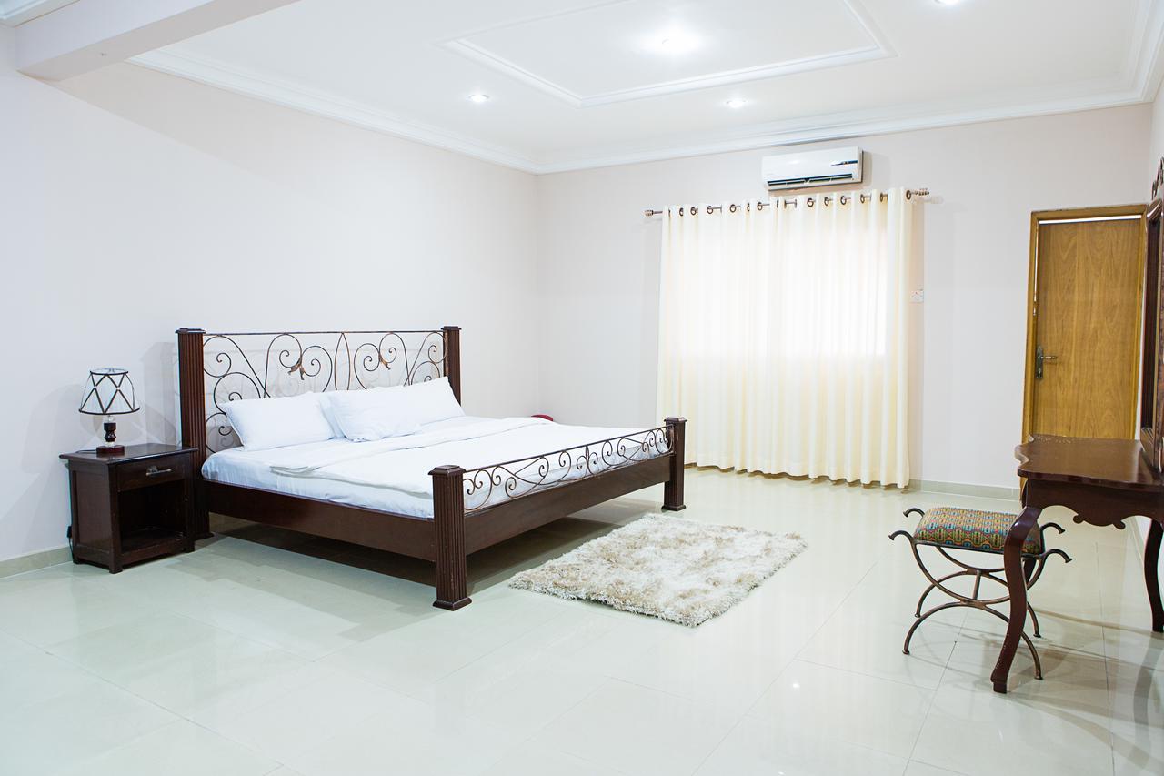 Maxwell Court Apartments Accra Buitenkant foto