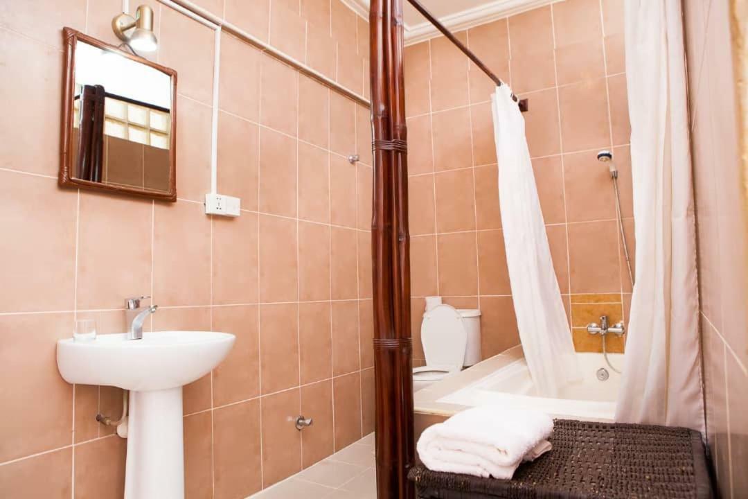 Maxwell Court Apartments Accra Buitenkant foto