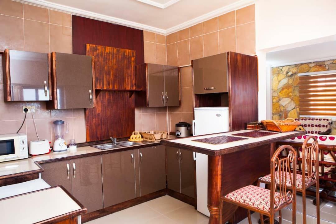 Maxwell Court Apartments Accra Buitenkant foto