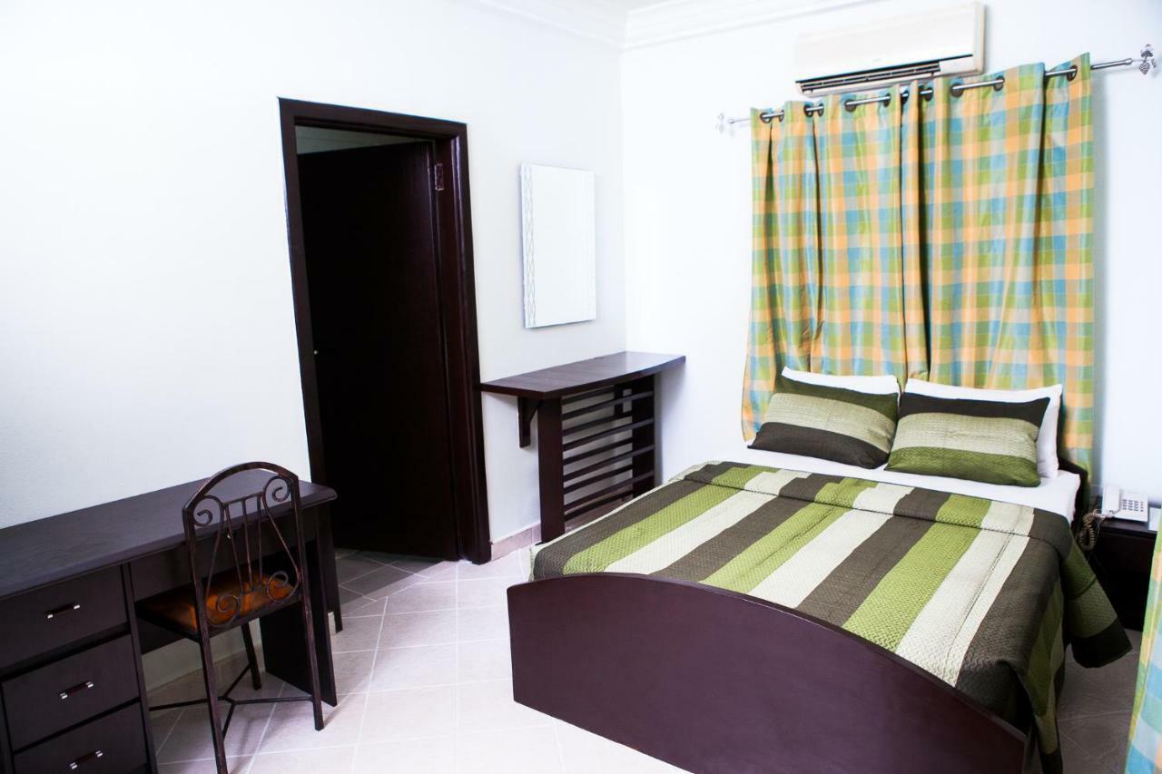 Maxwell Court Apartments Accra Buitenkant foto